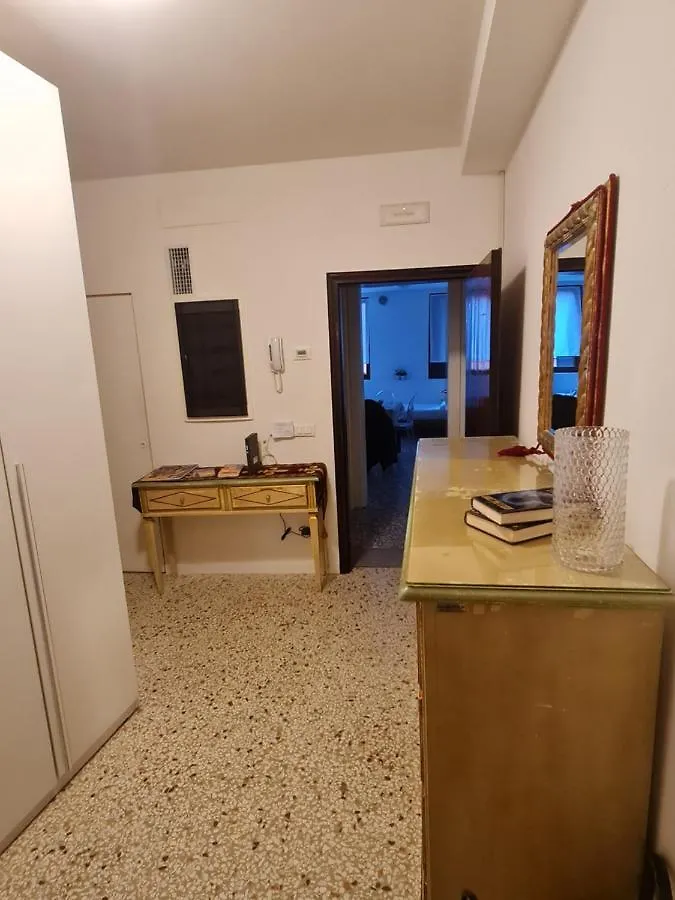 ונציה San Marco Romantic Rooms 0*,